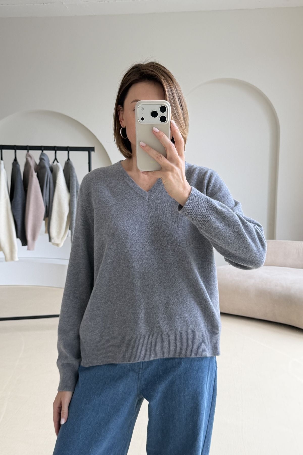 LILI V-neck grey sweater sample