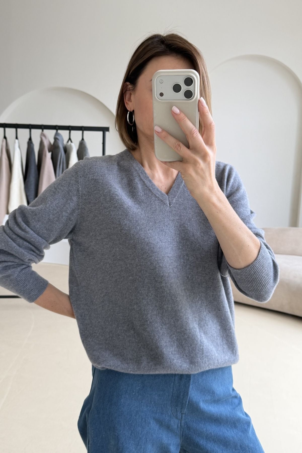 LILI V-neck grey sweater sample