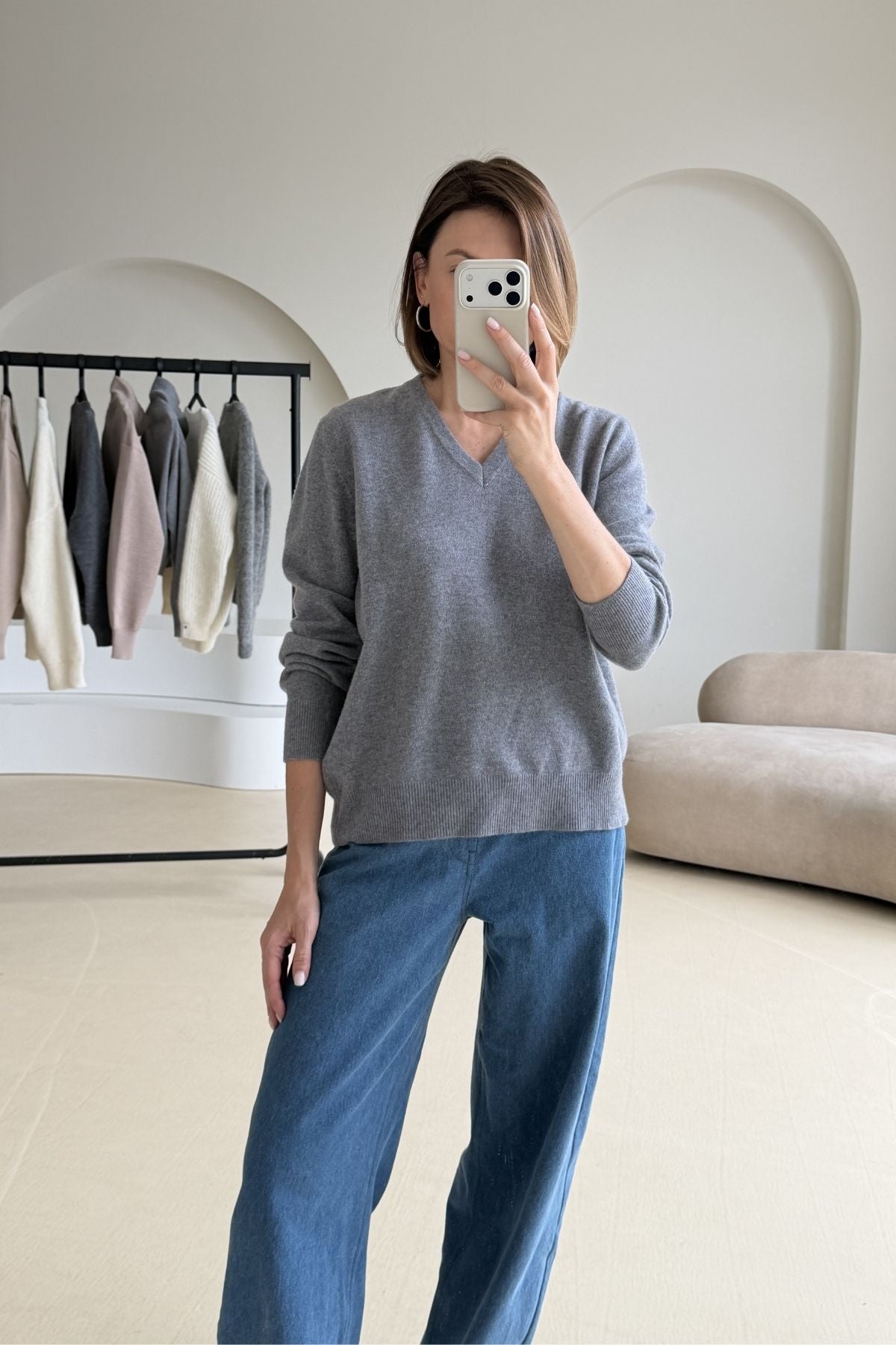 LILI V-neck grey sweater sample