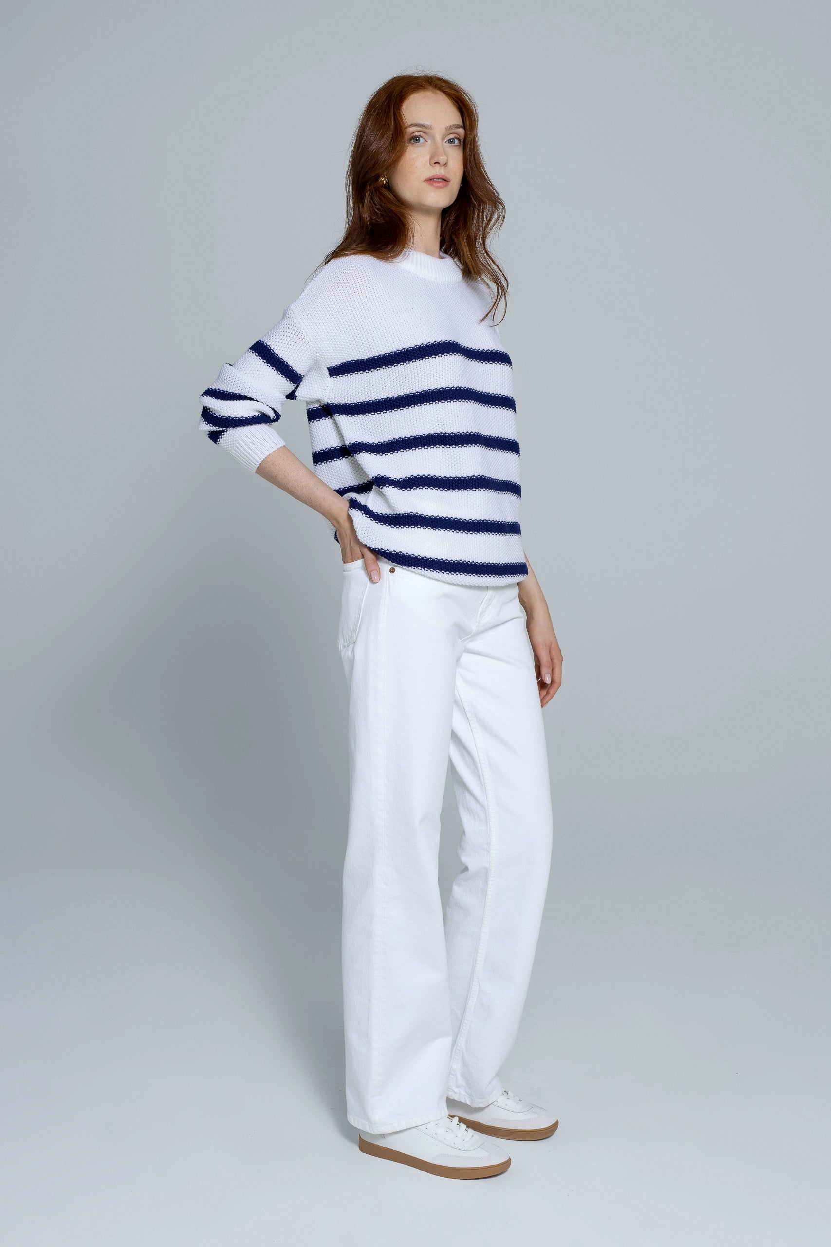'Arielle' white/dark blue sweater