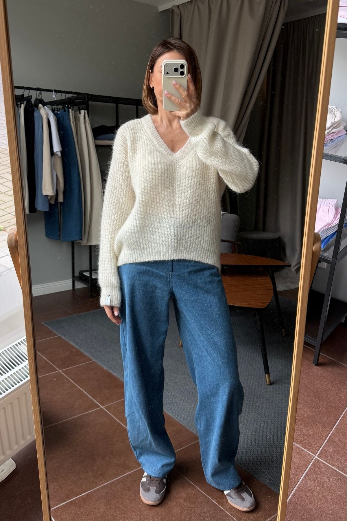 ELLE V-neck sweater sample