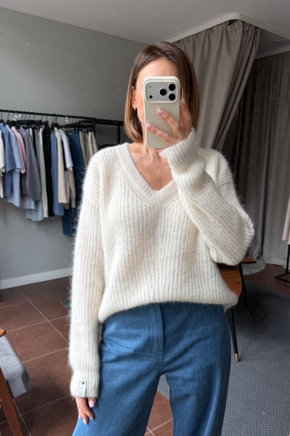 ELLE V-neck sweater sample