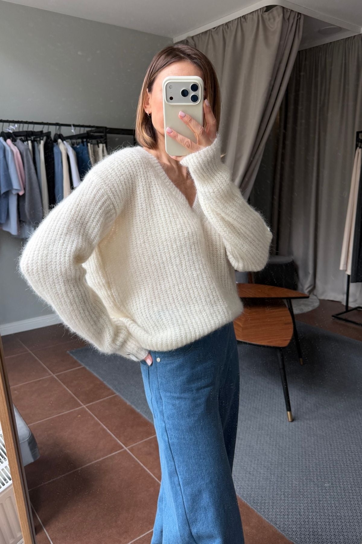 ELLE V-neck sweater sample