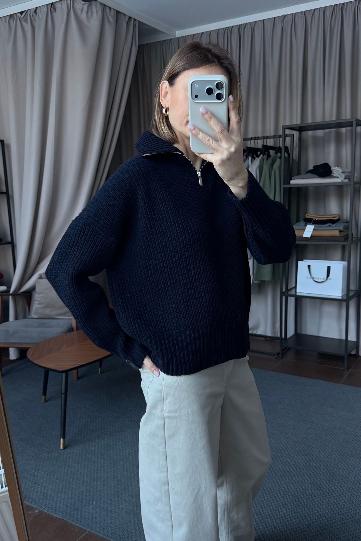 'Monique' tamsiai mėlynas megztinis