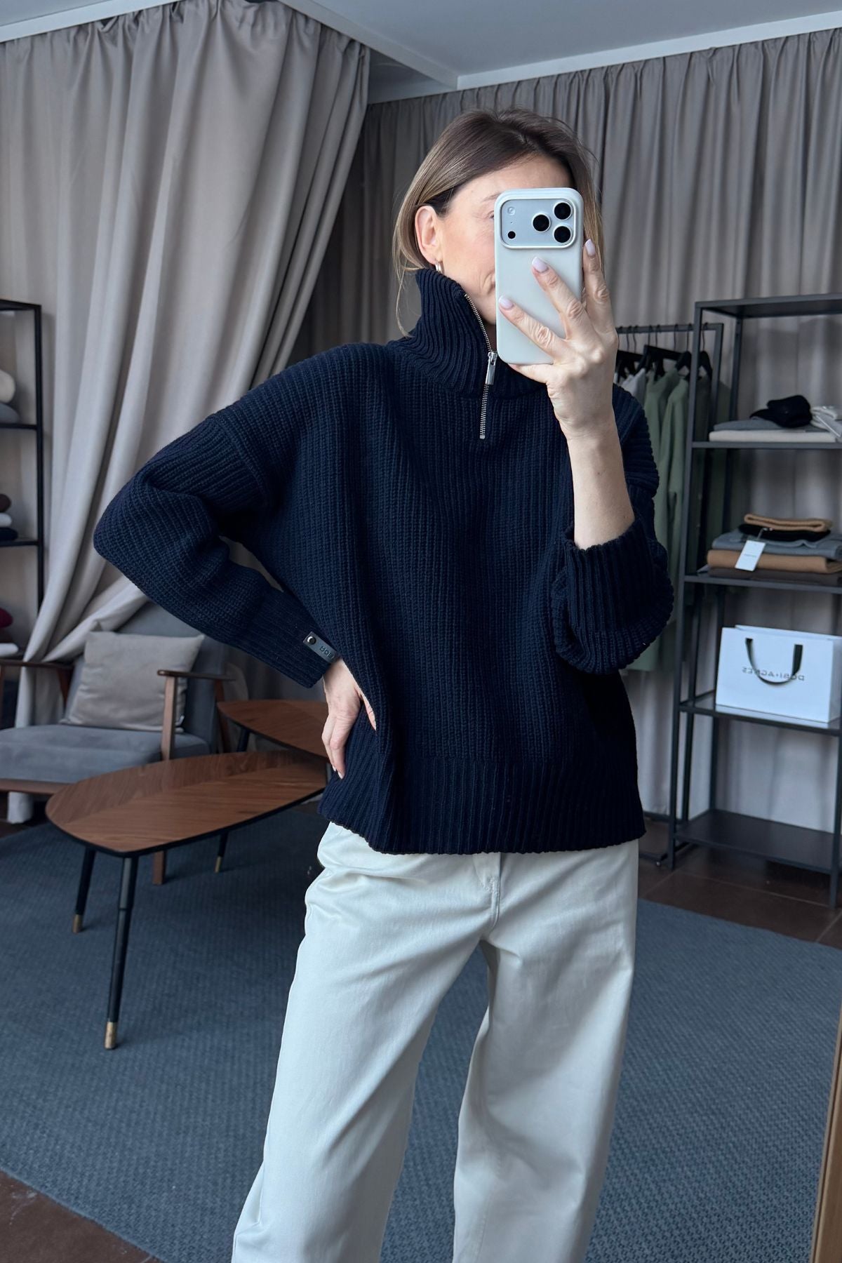 'Monique' tamsiai mėlynas megztinis