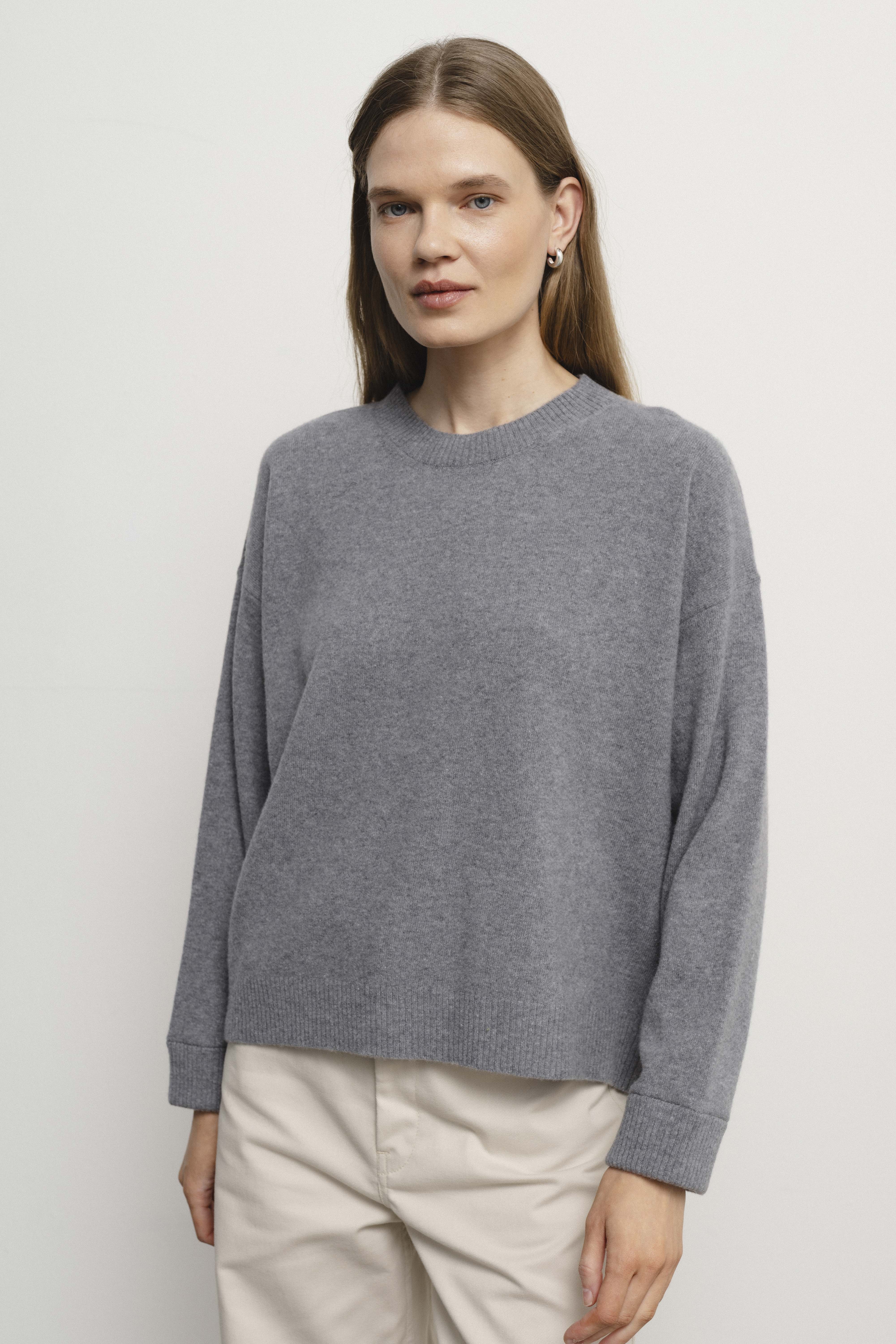 Cashmere grey sweater sample
