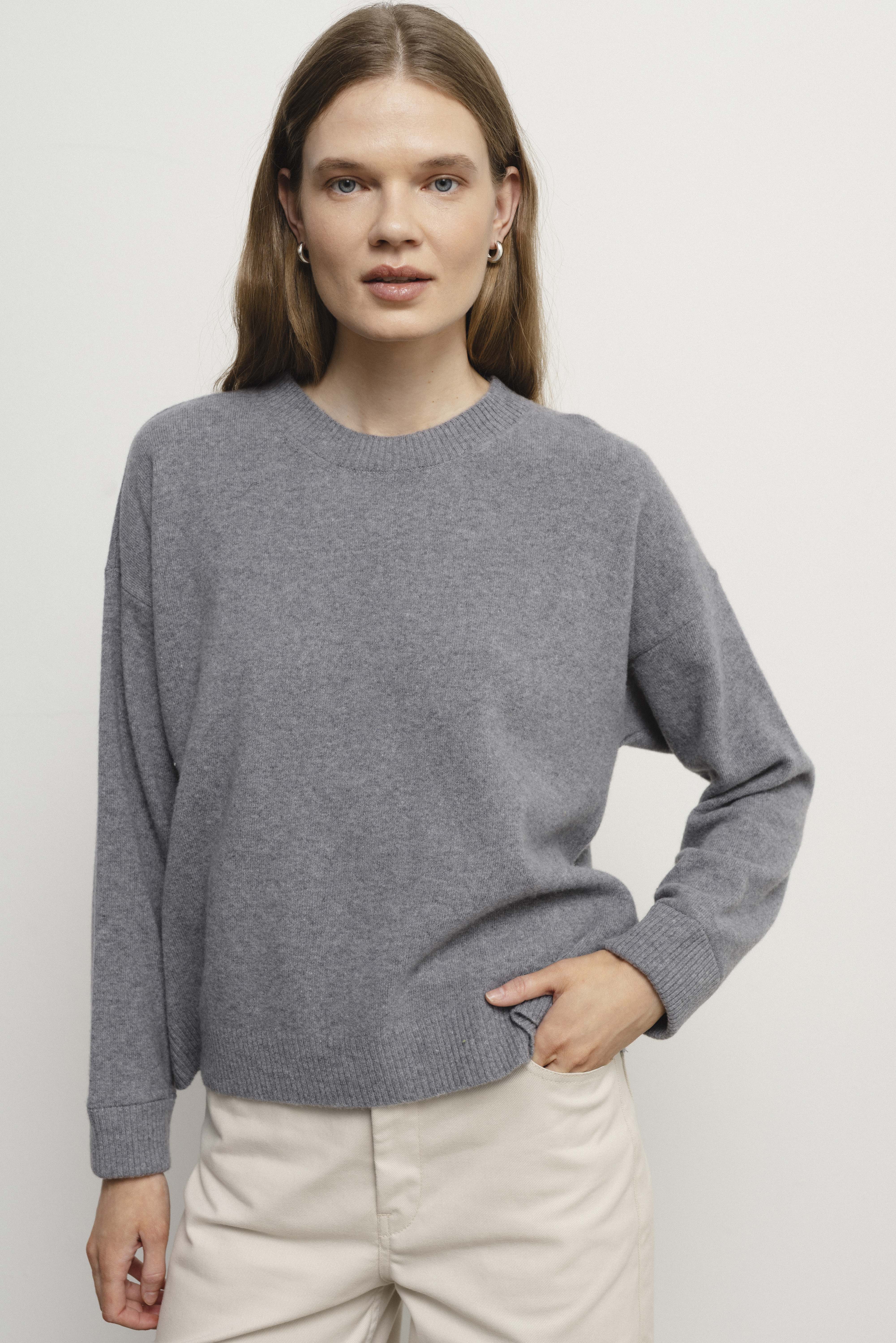 Cashmere grey sweater sample