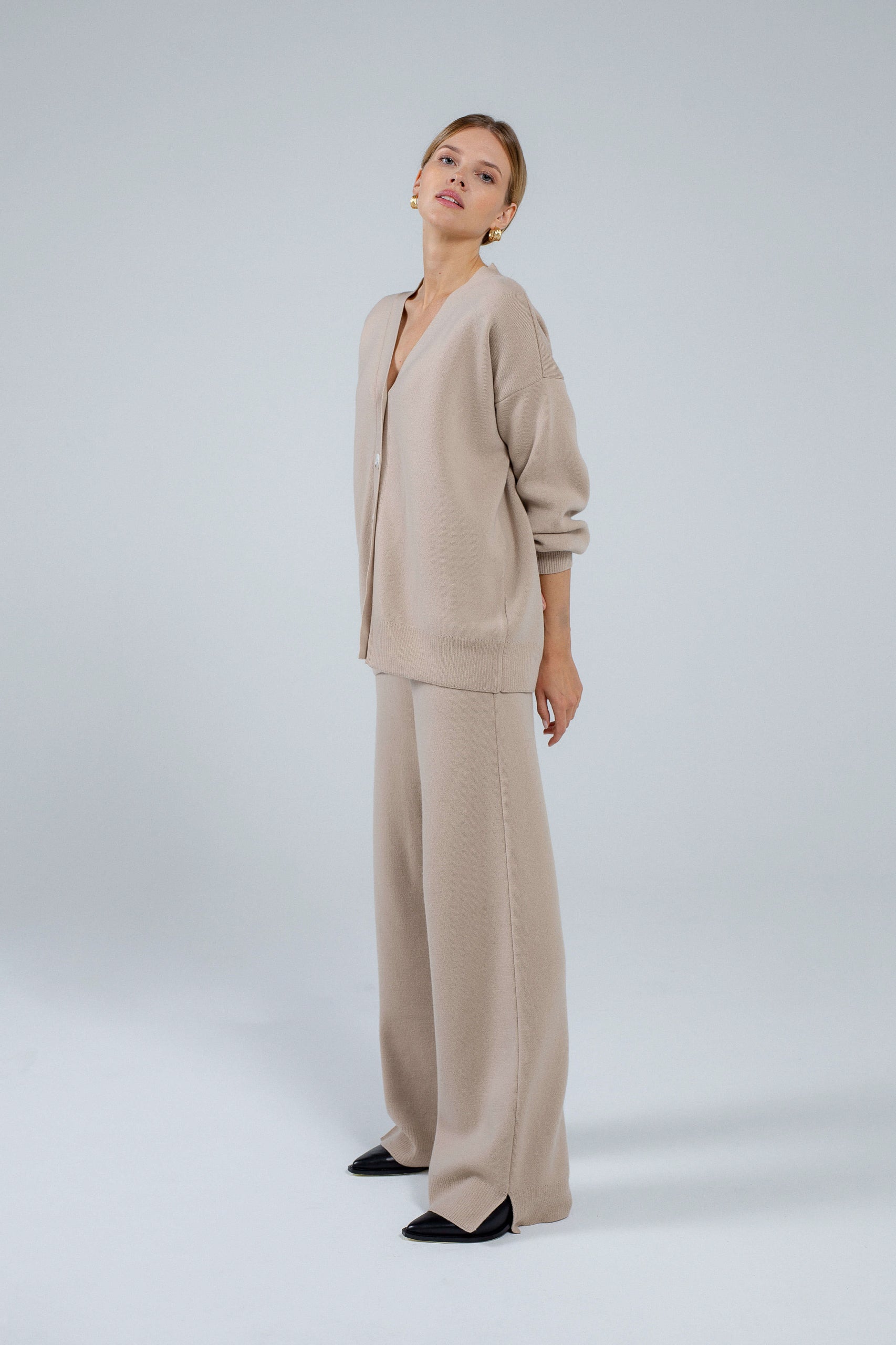 PAULINE smėlinis kelnių ir kardigano komplektas