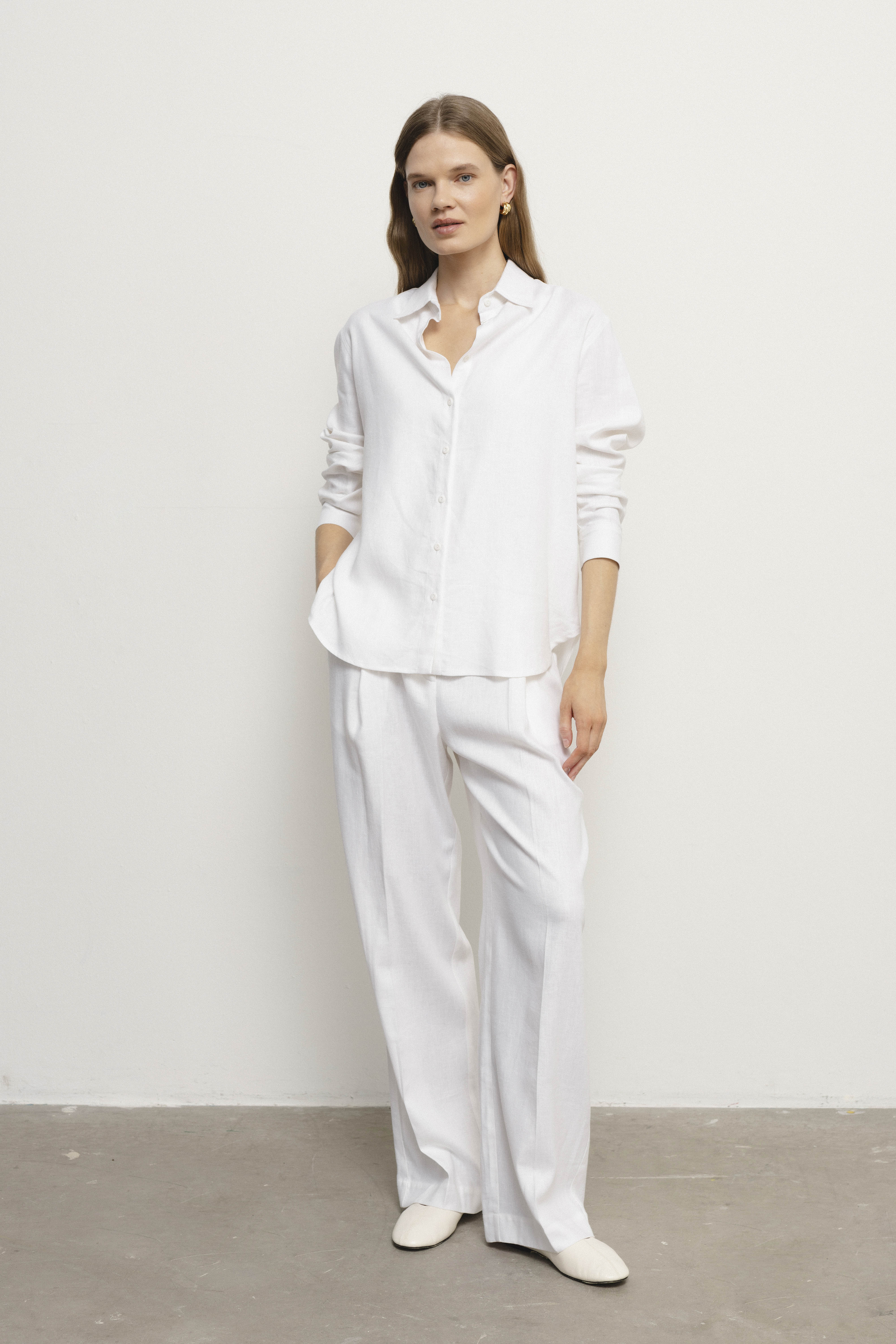 ROSE white trousers & shirt set