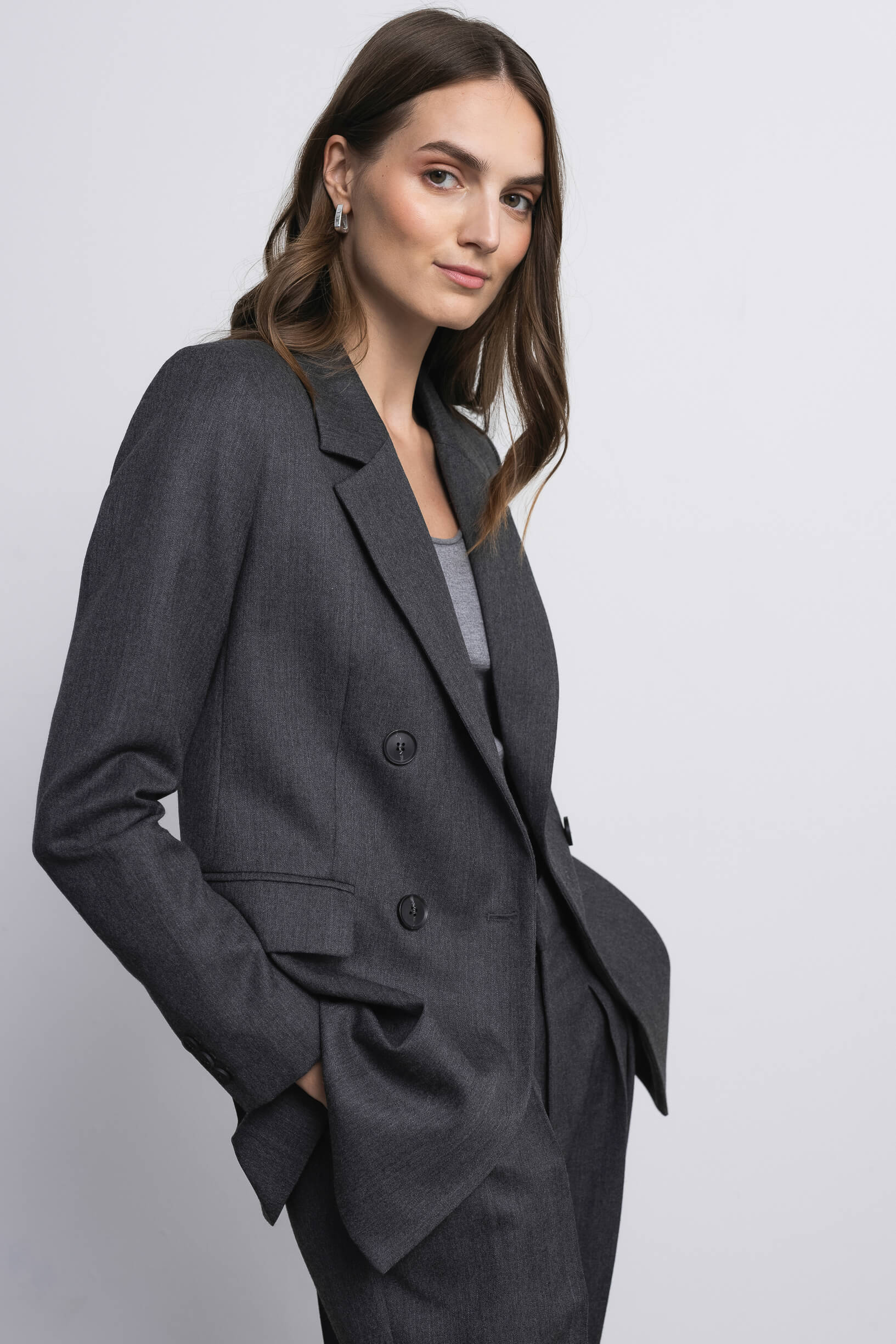 SOPHIE tamsiai pilkas kelnių ir švarko kostiumas