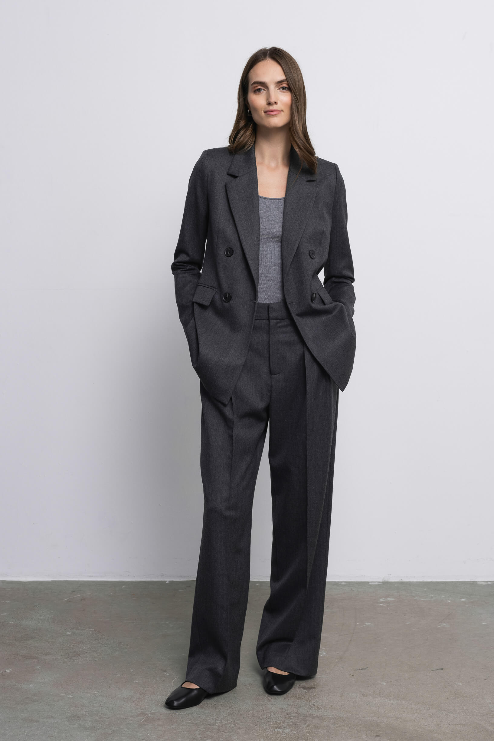 SOPHIE tamsiai pilkas kelnių ir švarko kostiumas
