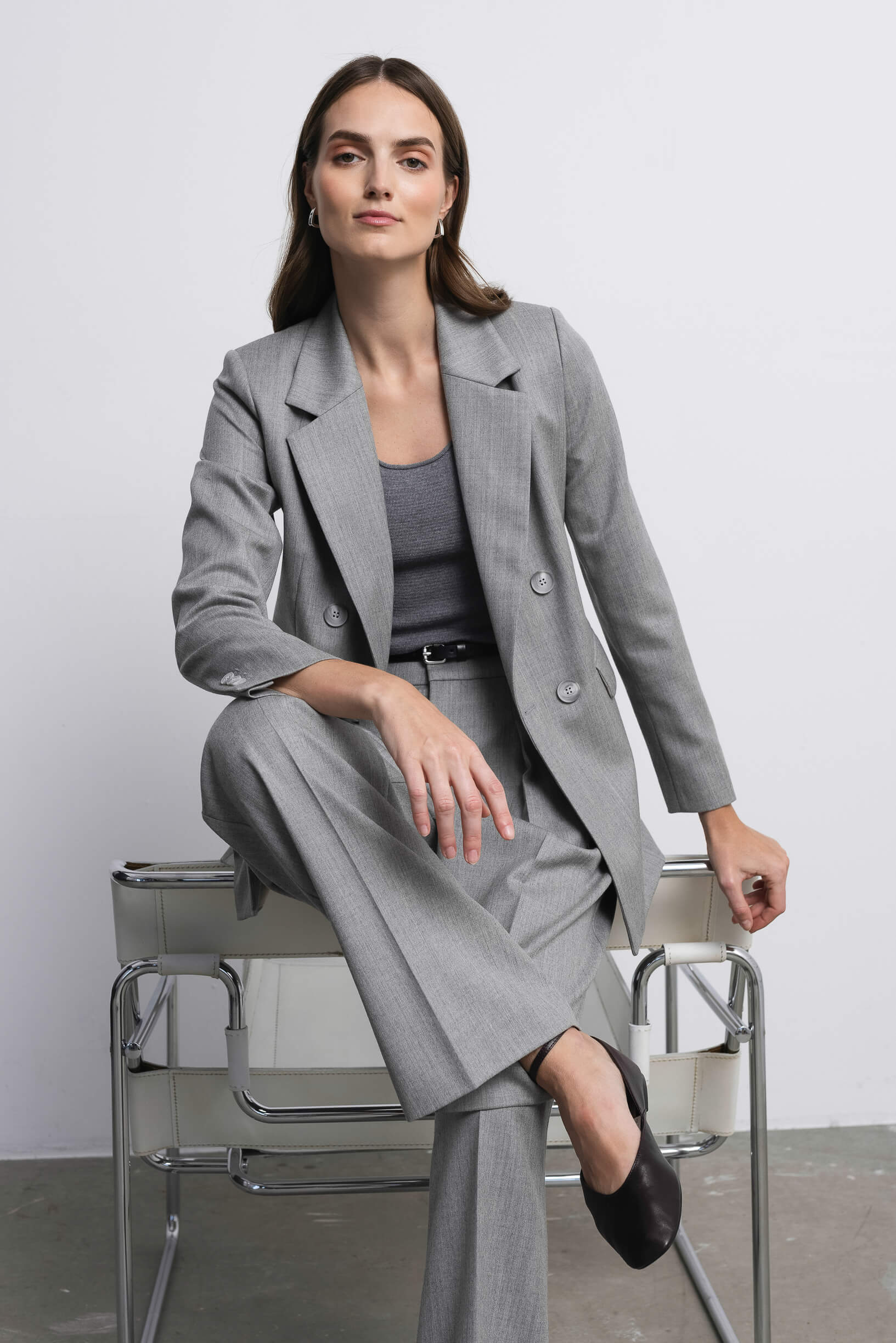 SOPHIE šviesiai pilkas kelnių ir švarko kostiumas