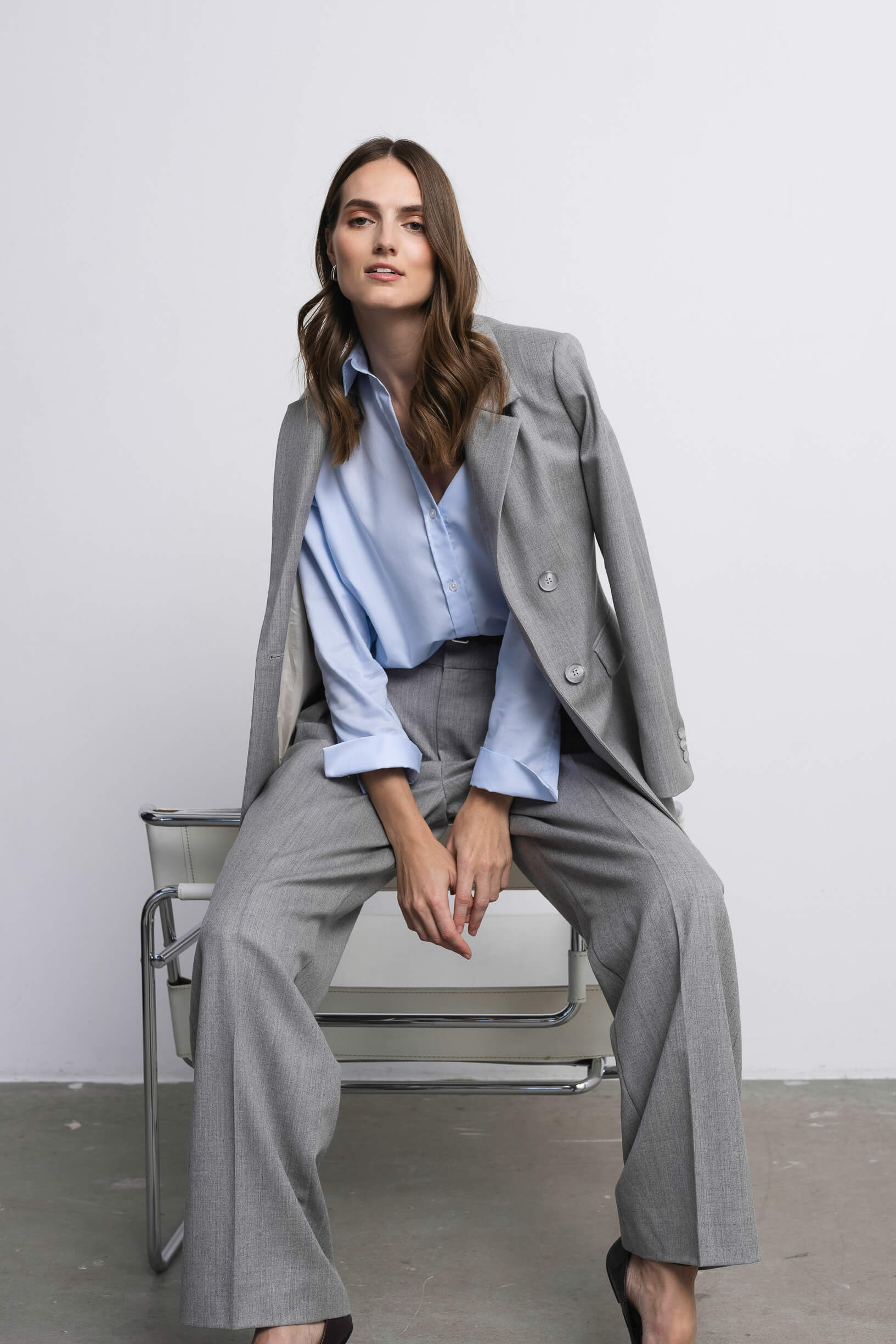 SOPHIE šviesiai pilkas kelnių ir švarko kostiumas