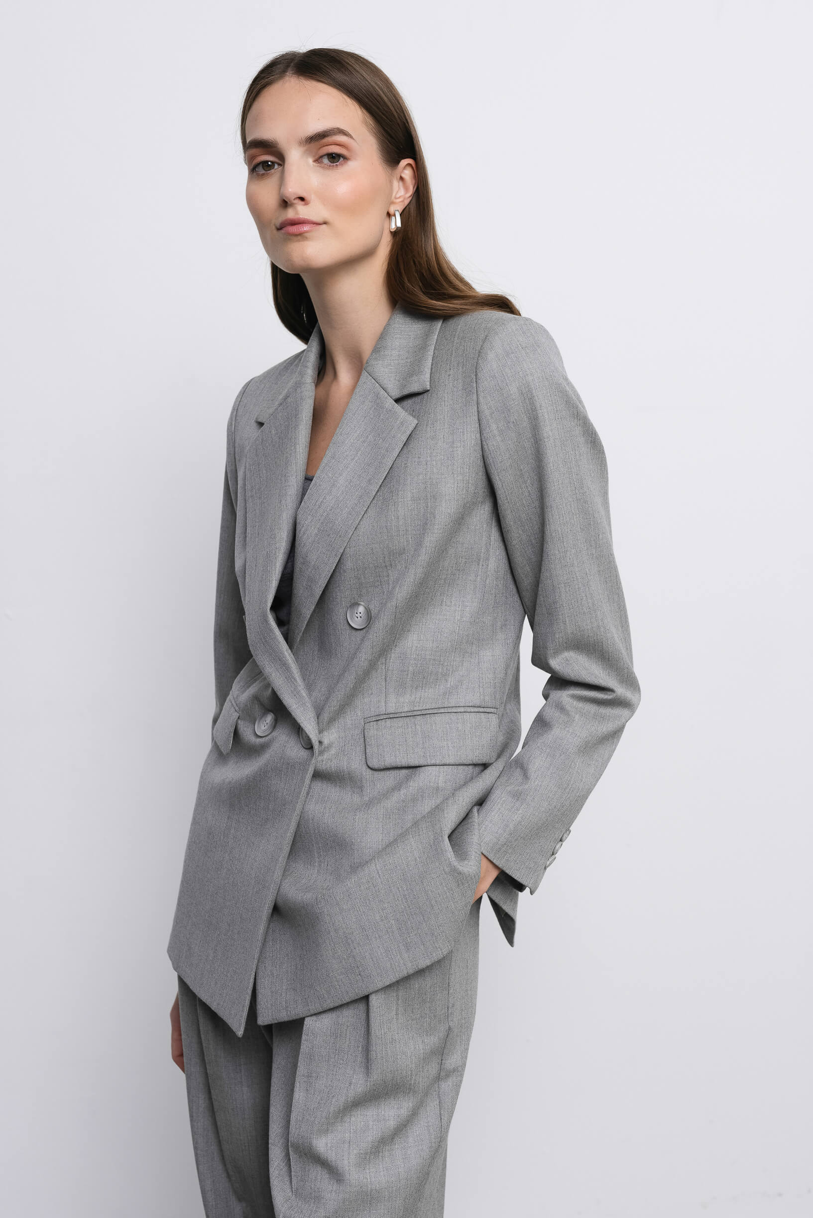 SOPHIE šviesiai pilkas kelnių ir švarko kostiumas