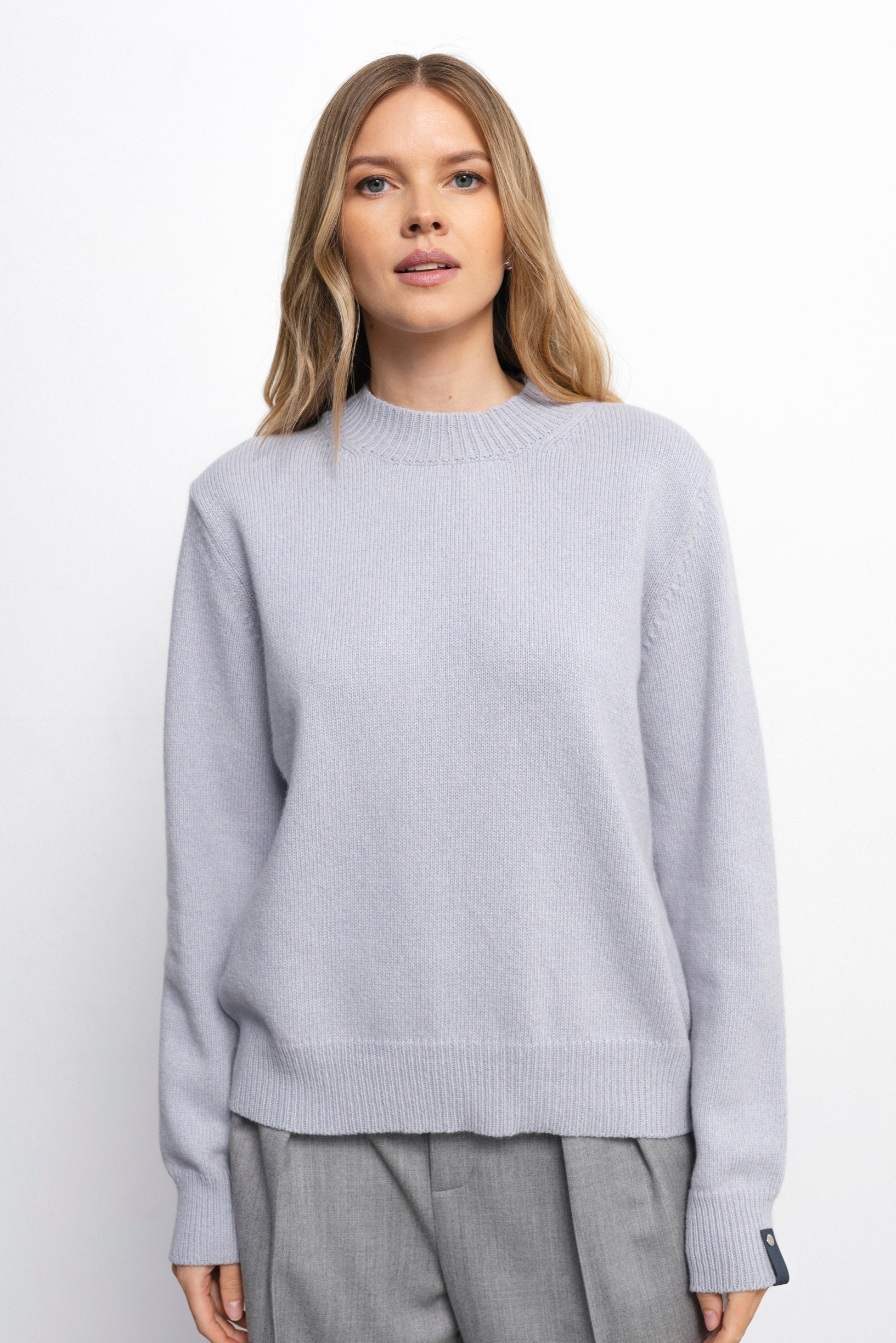 Cashmere light violet sweater sample
