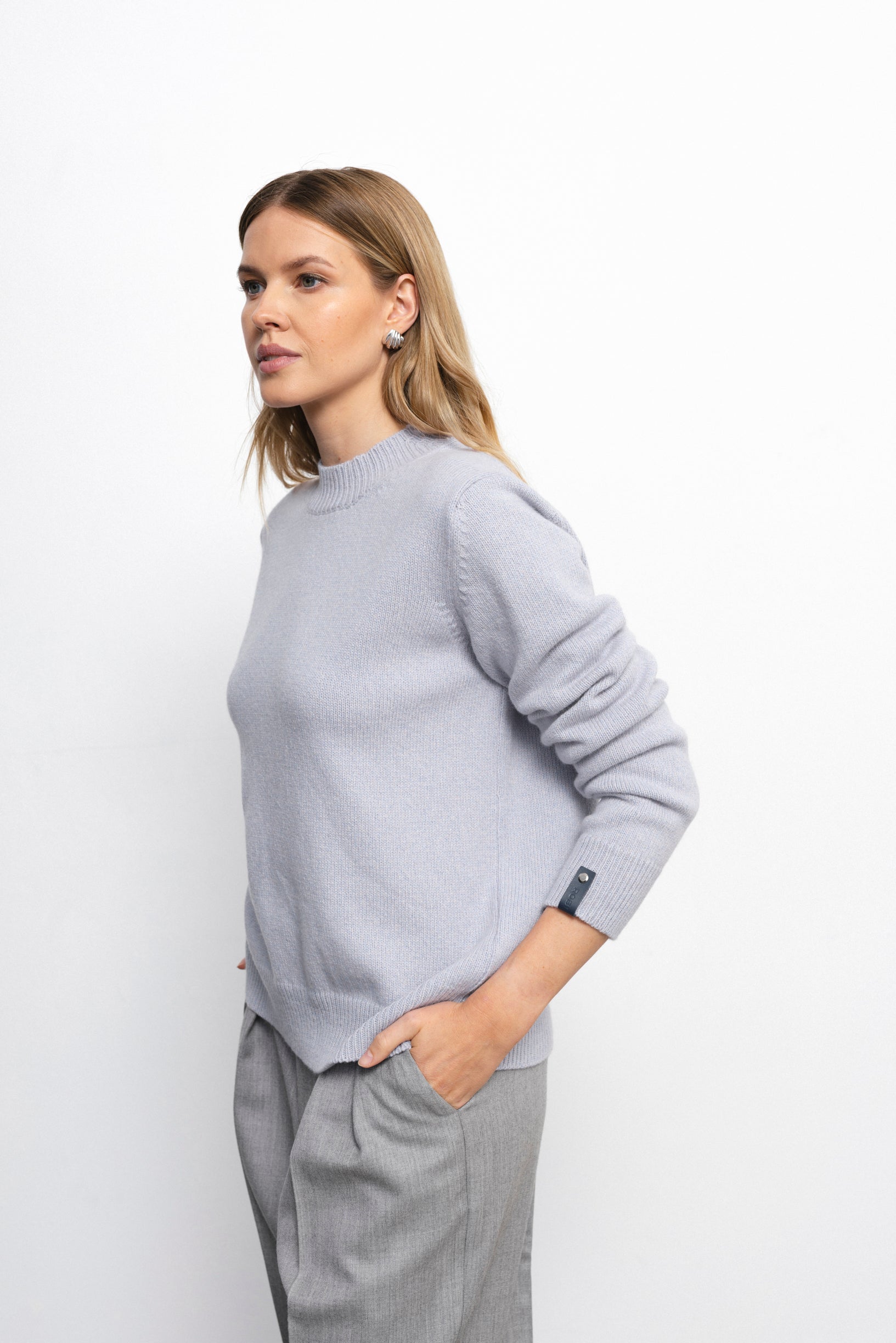 Cashmere light violet sweater sample