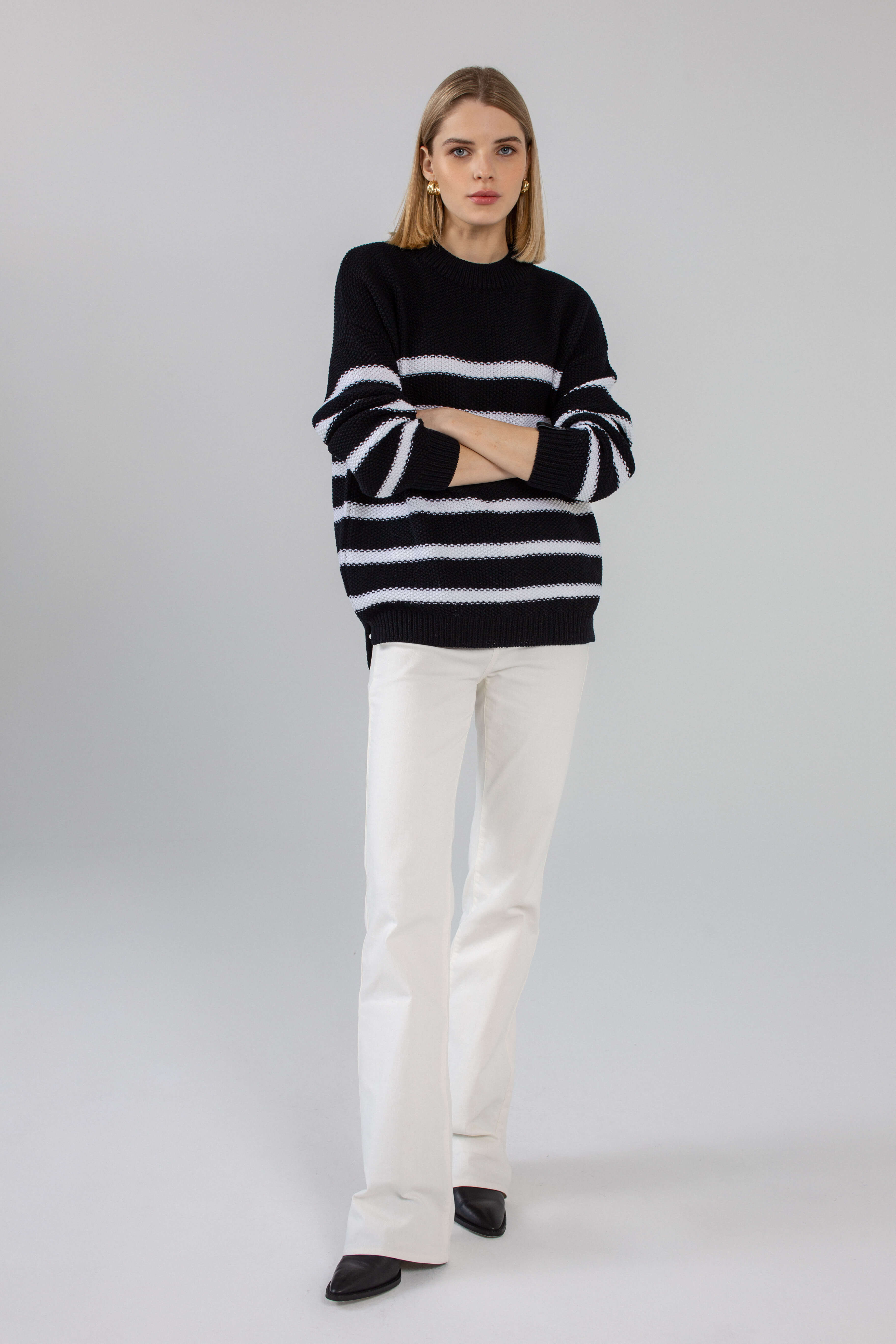 'Arielle' juodas/baltas megztinis