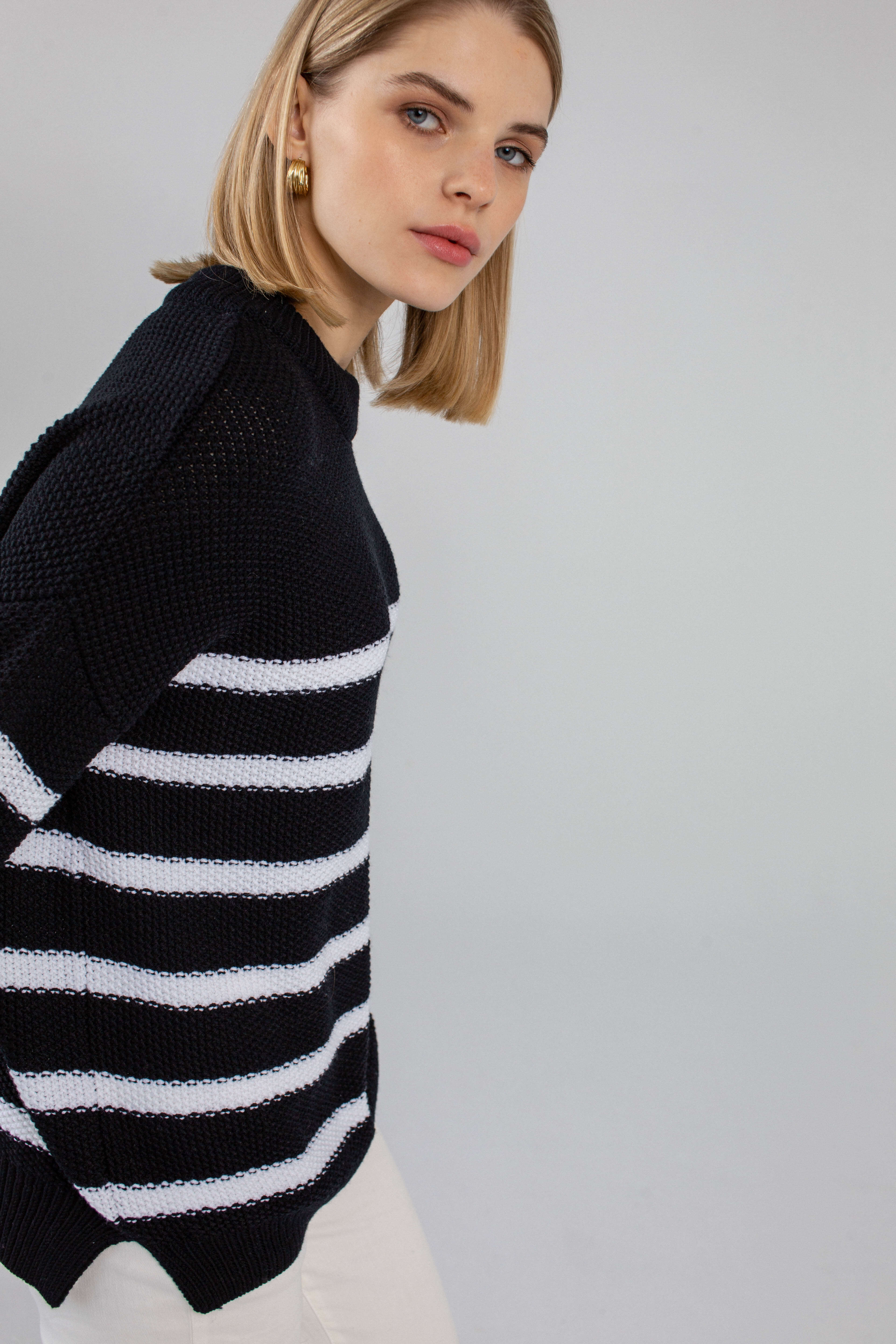 'Arielle' black/white sweater