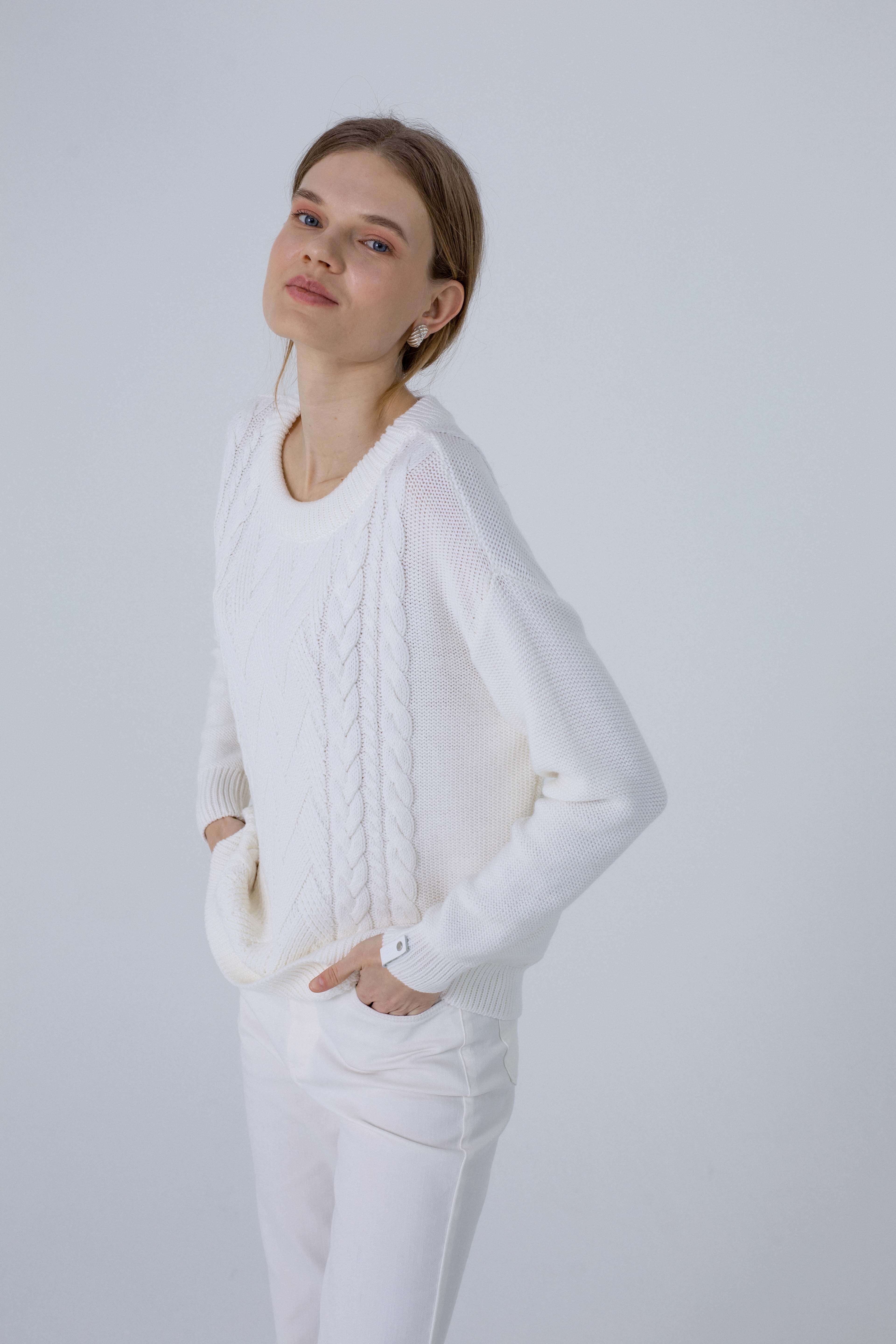 'Alice' white sweater