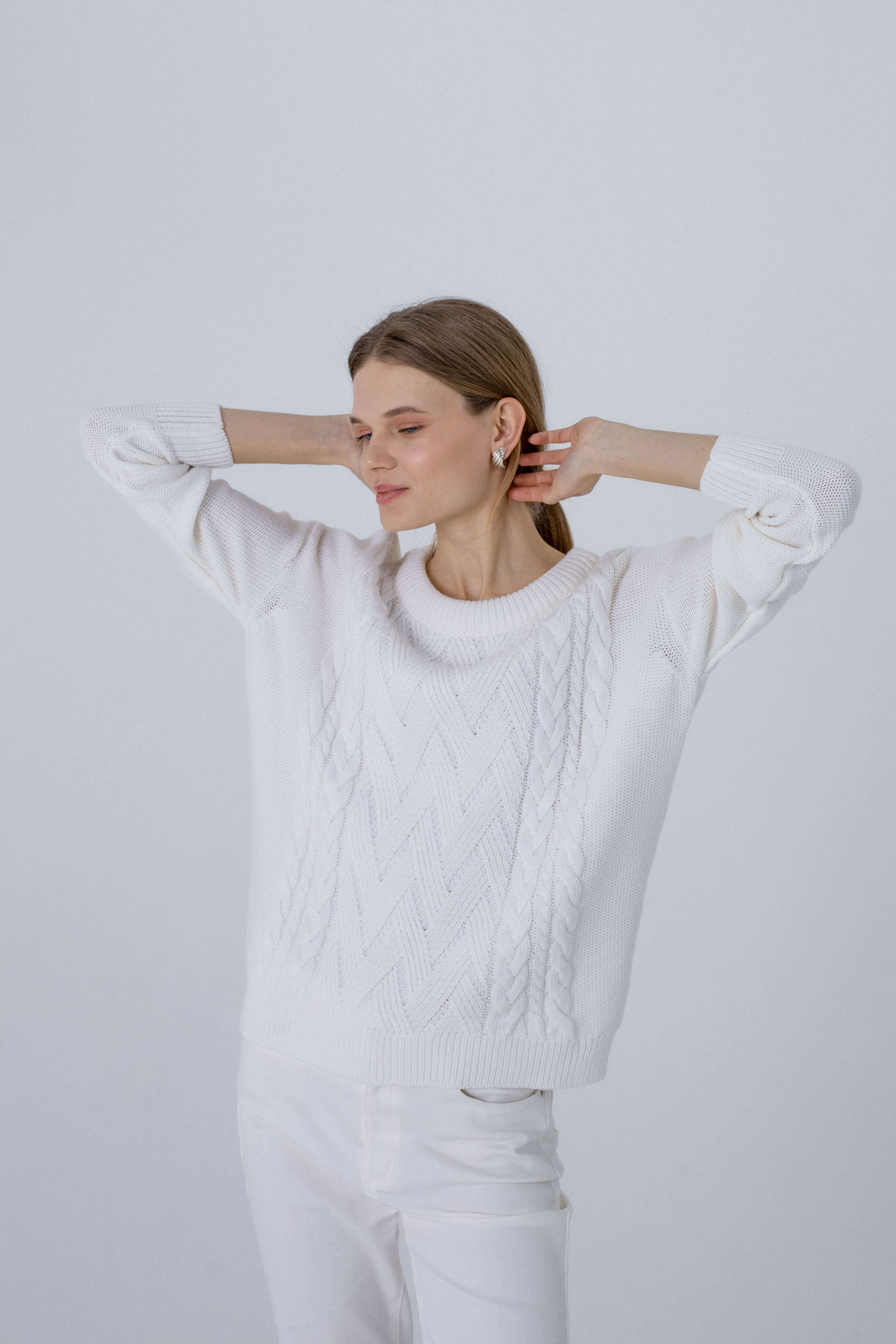 'Alice' white sweater