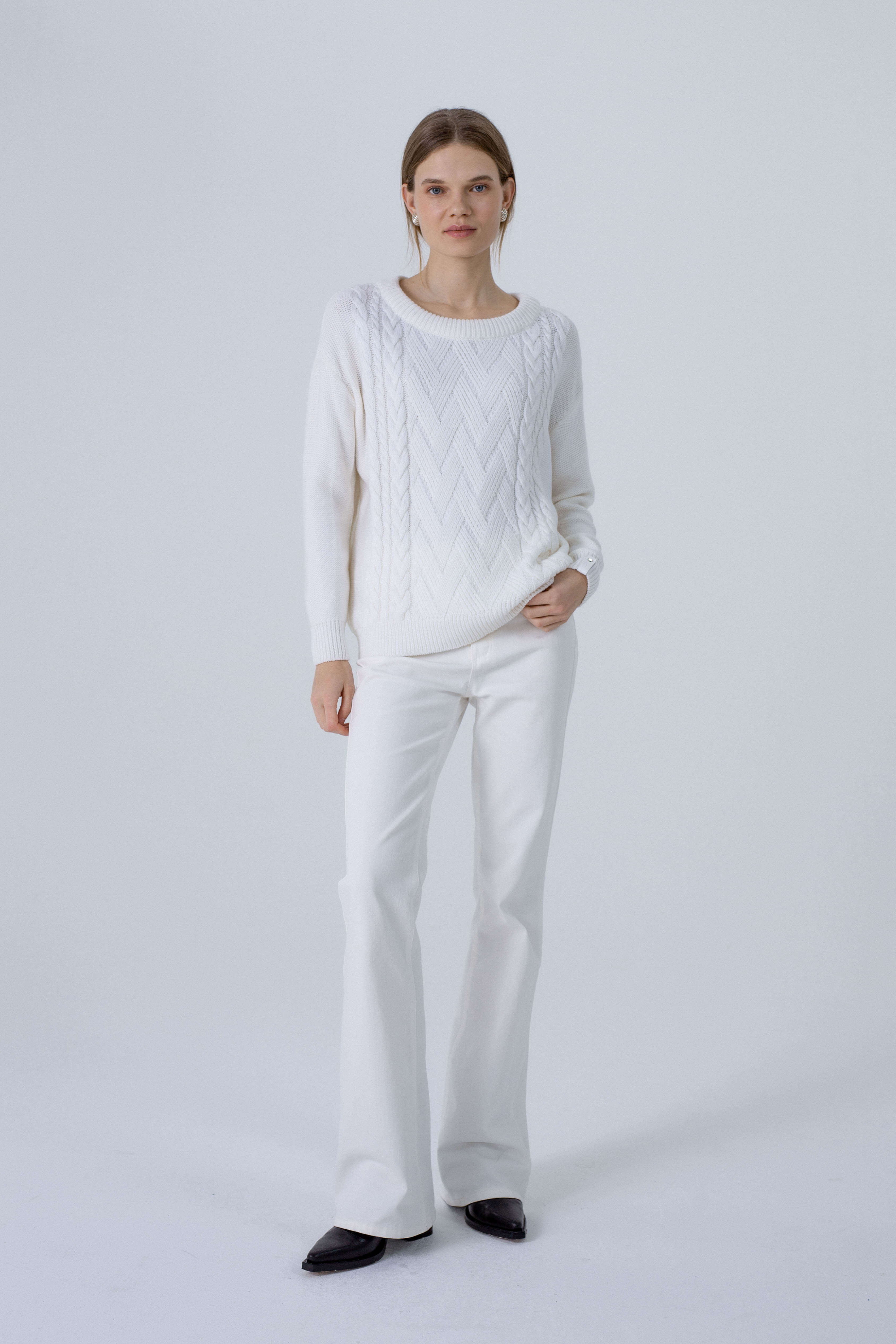 'Alice' white sweater