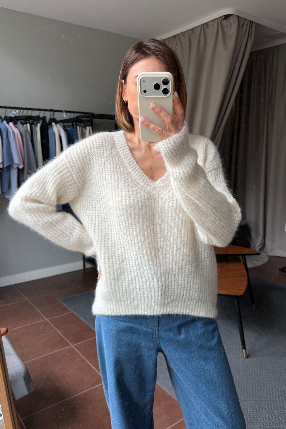 ELLE V-neck sweater sample