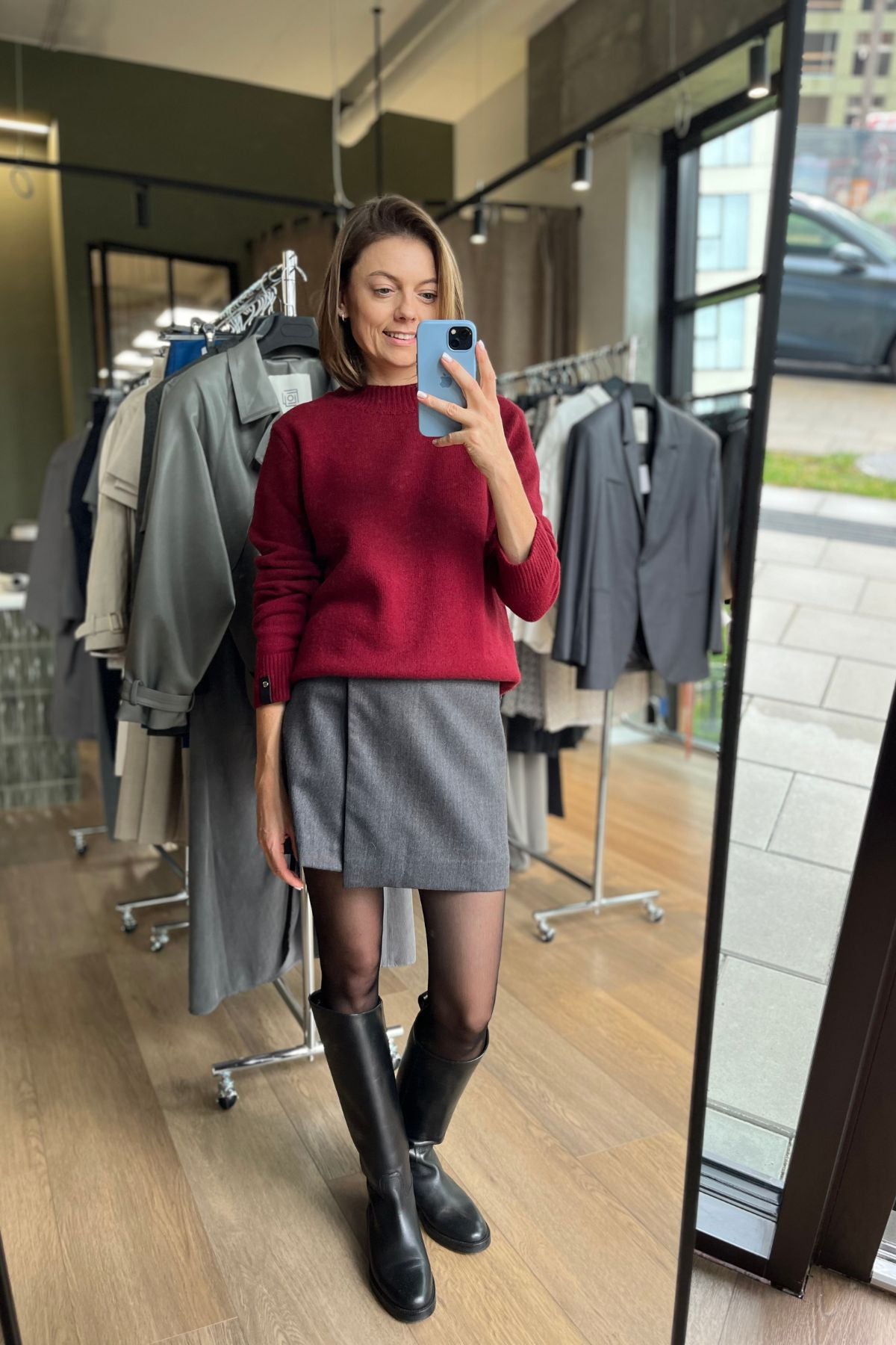 'Lea' burgundy sweater sample