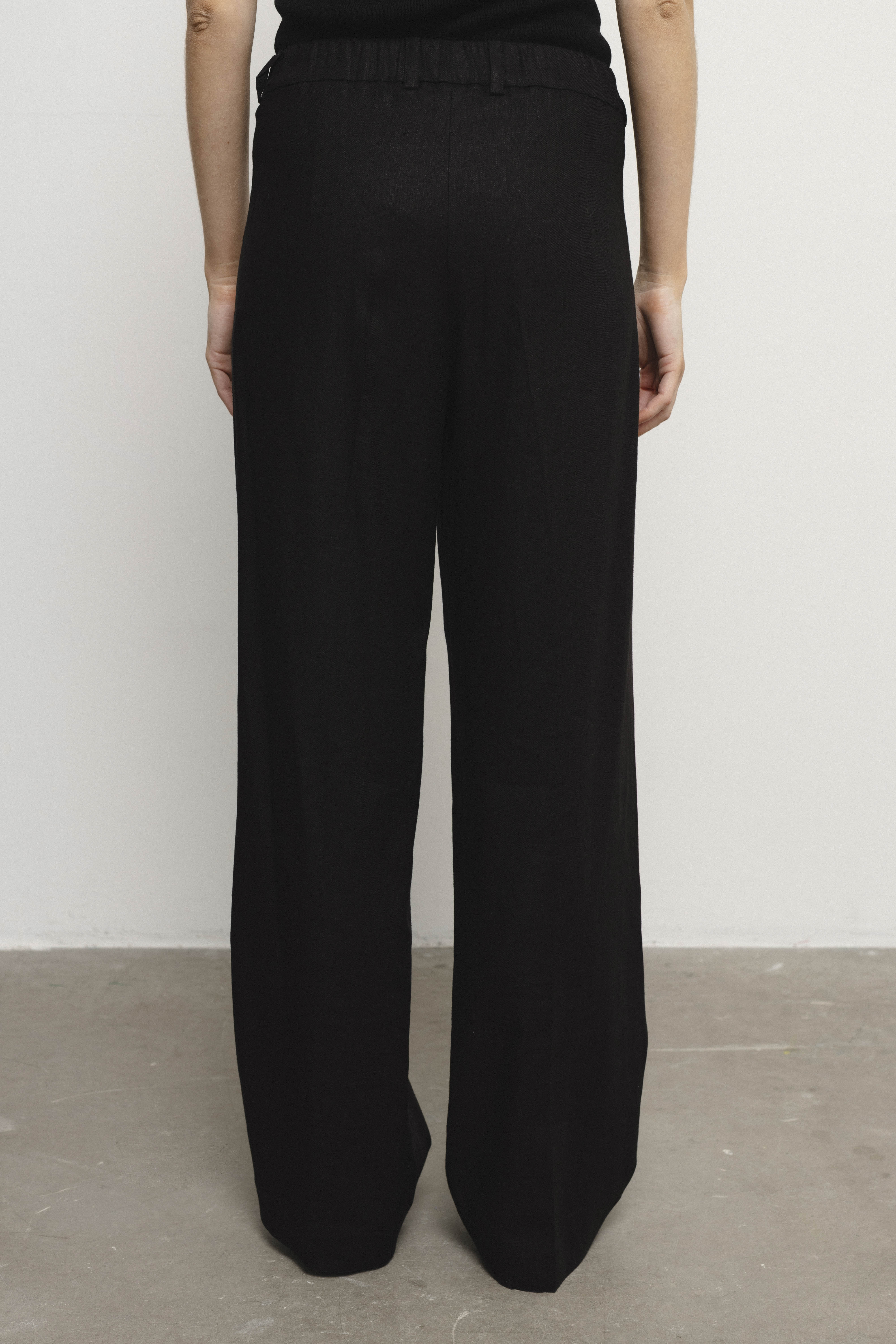 ROSE juodų kelnių pavyzdys