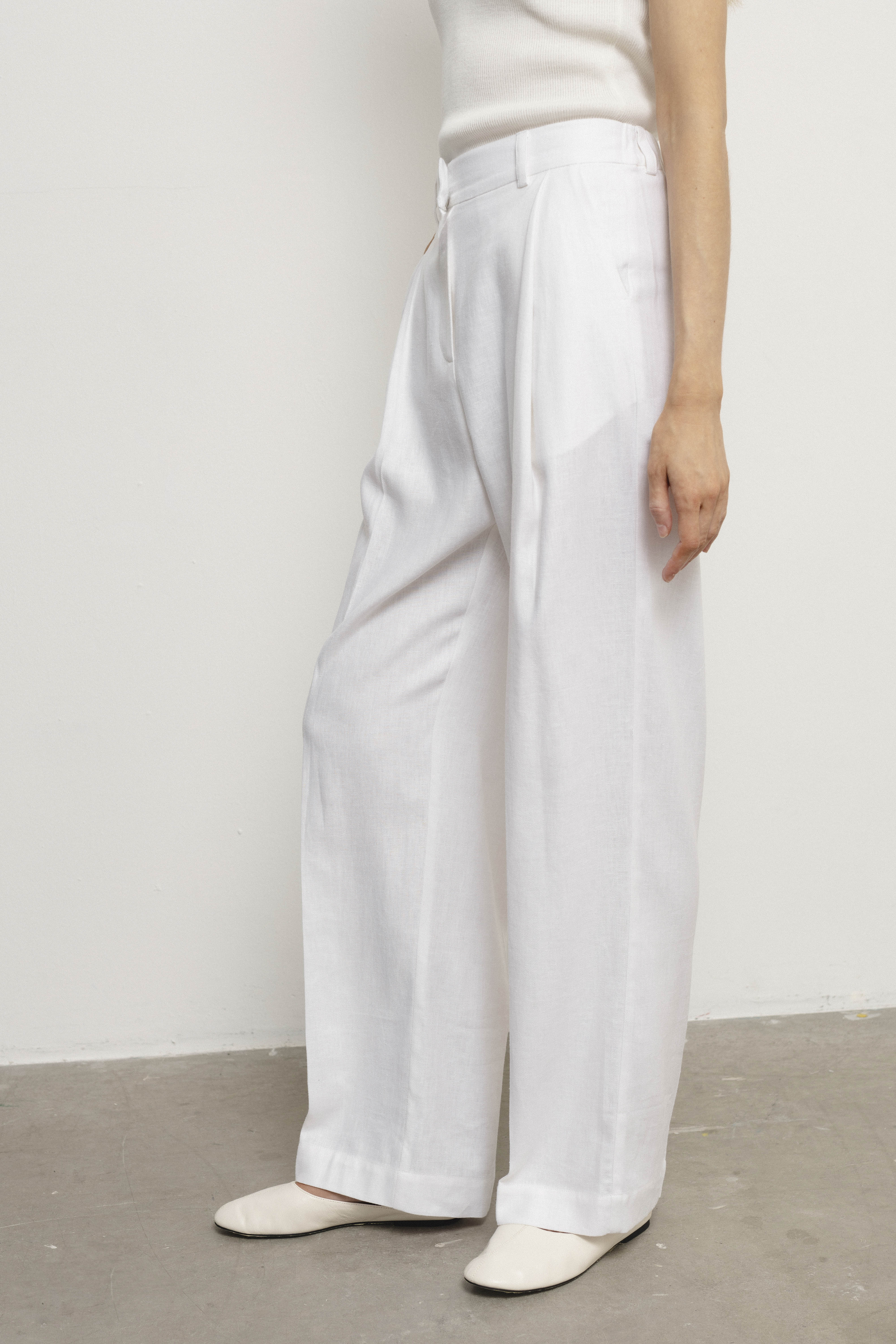 ROSE white trousers sample