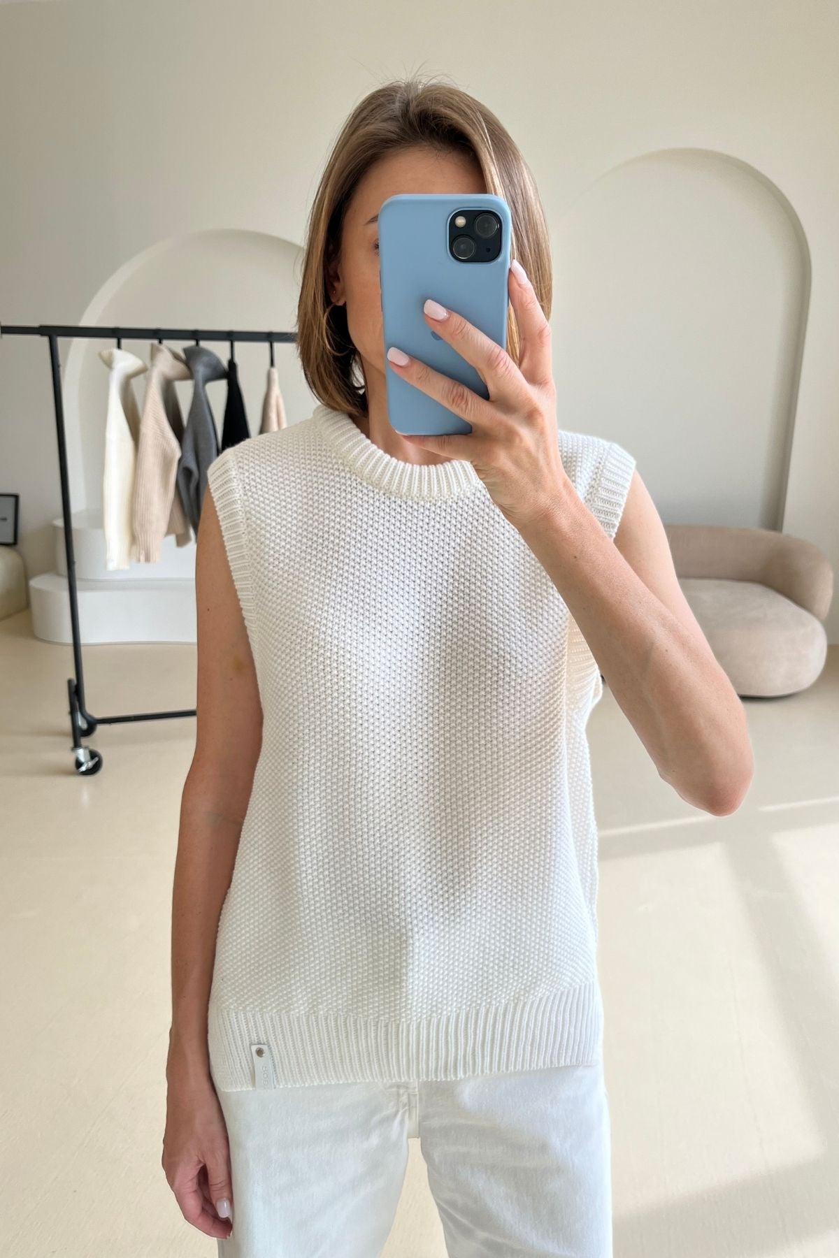'Suzy' white vest