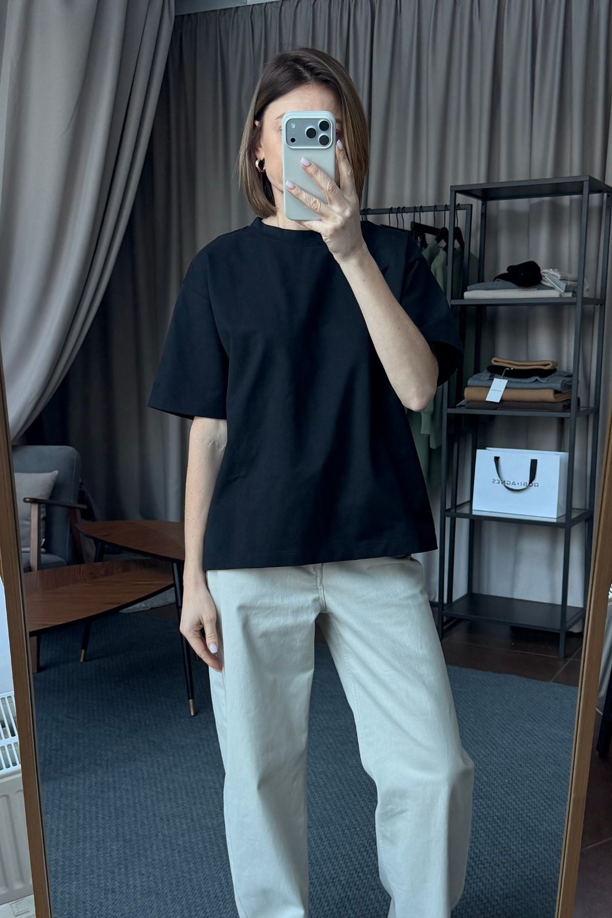 Medvilnės juodos maikutės pavyzdys