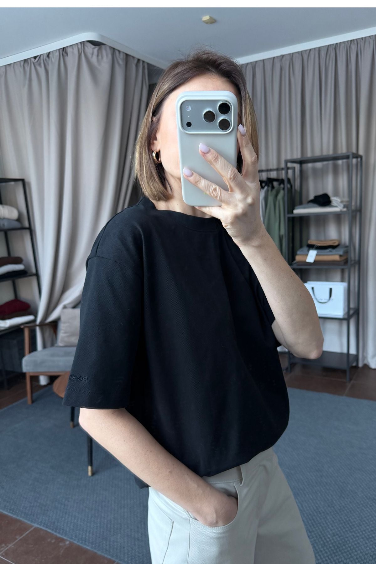 Medvilnės juodos maikutės pavyzdys