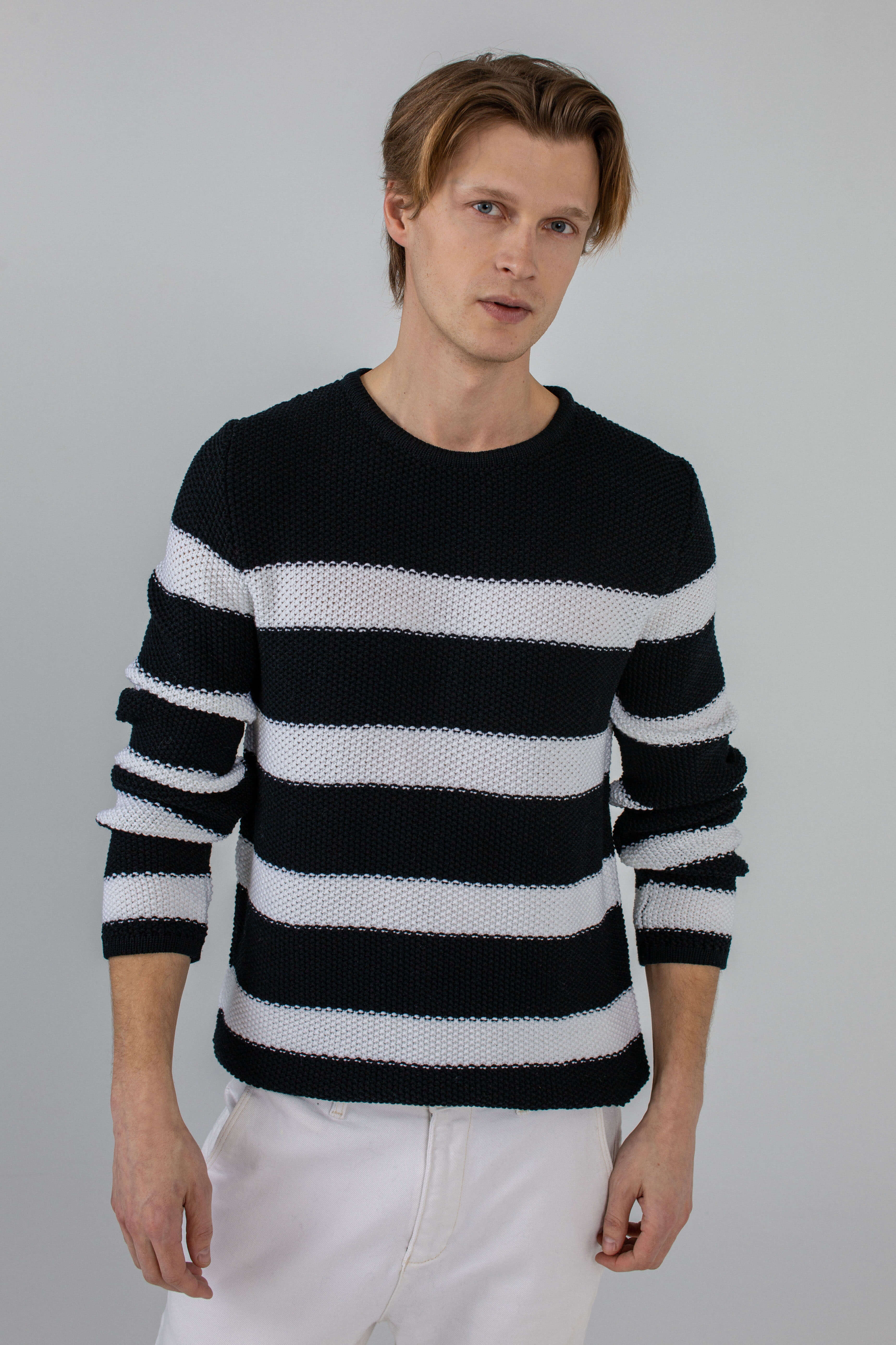 'Andrew' black/white sweater