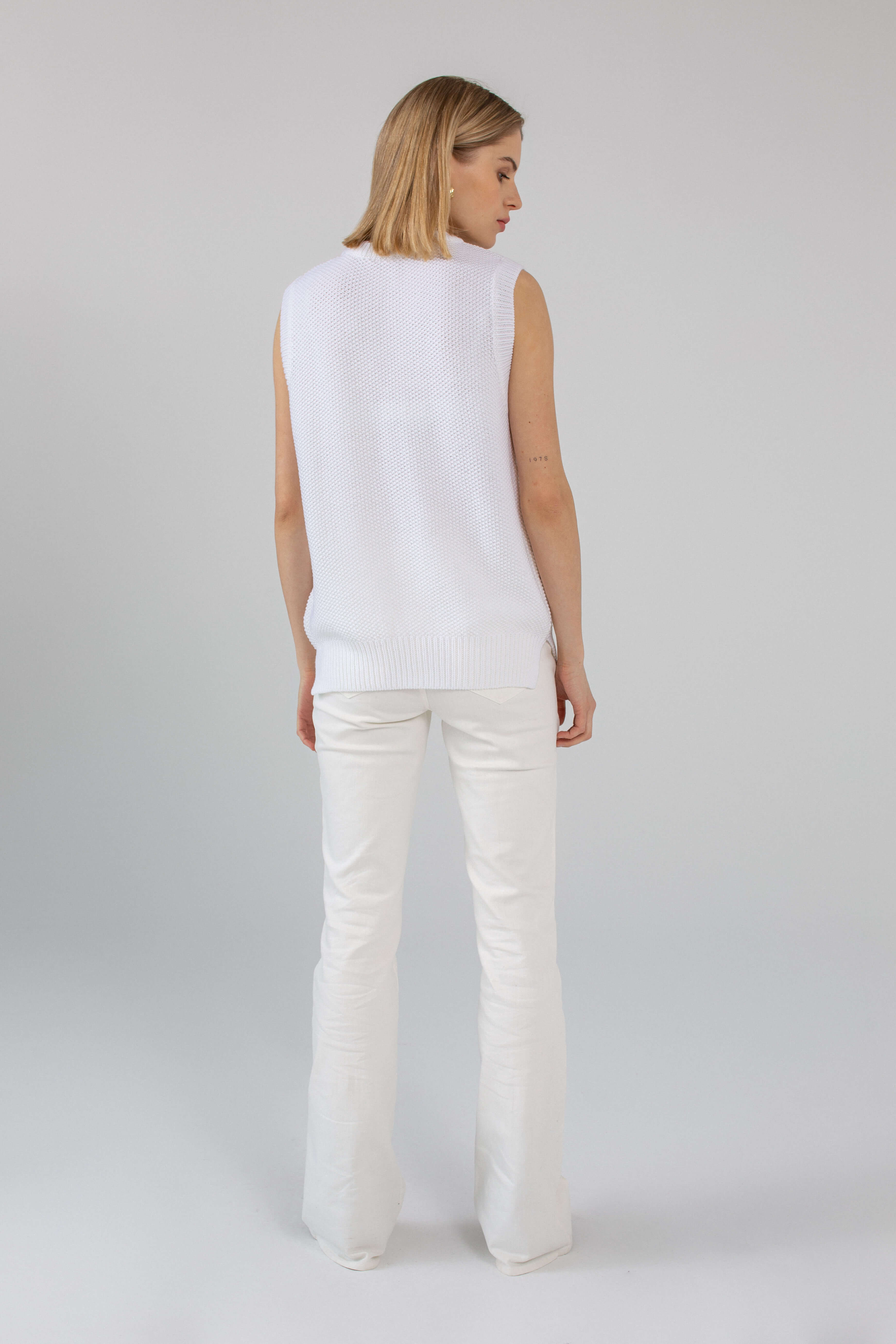 'Suzy' white vest