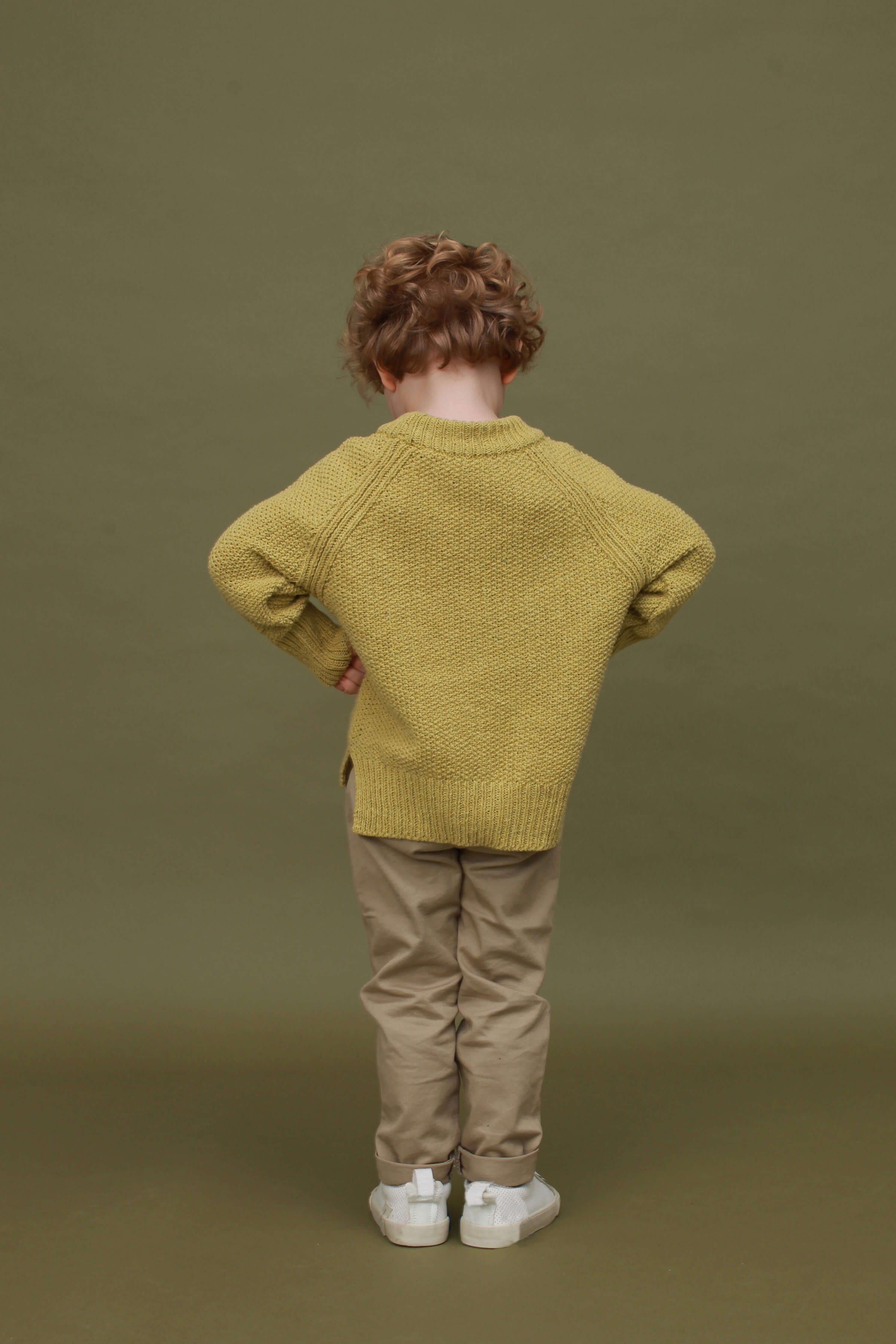 'Apple' dark lemon sweater