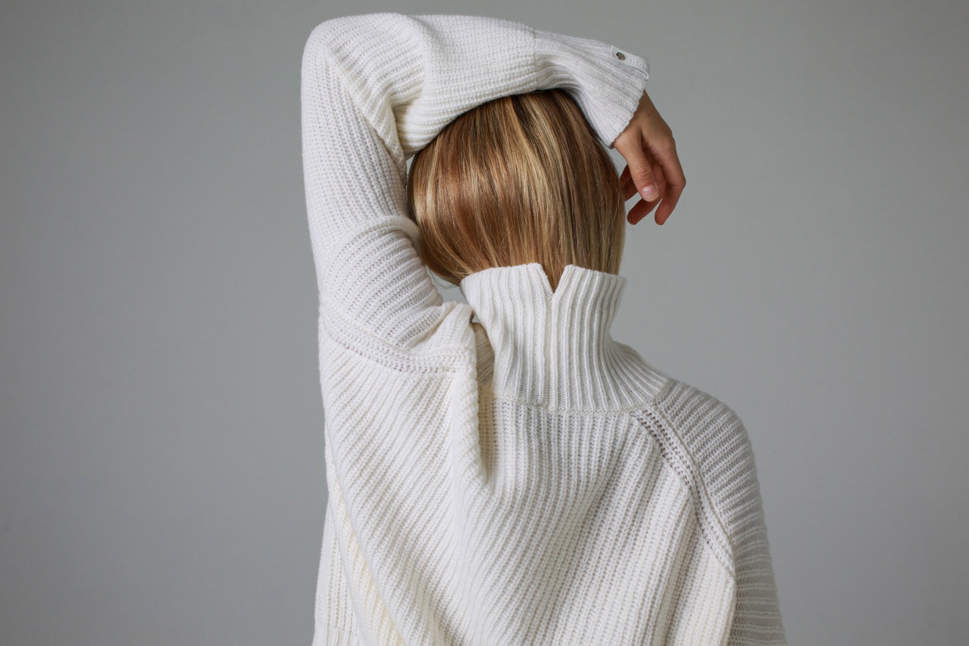 ROBI AGNES: knitwear for a joyful life